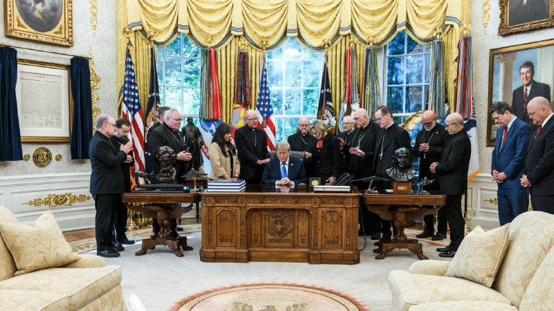 Catholic bishops regret White House prayer photo with Trump