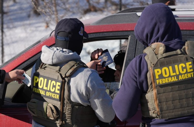 JUST IN - ICE officers ​reportedly told that vehicle stops related ​to immigration ​enforcement have been suspended.@disclosetv