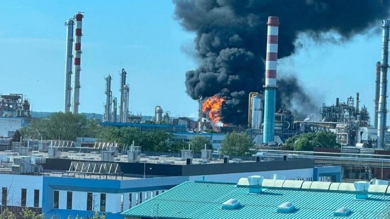 Petrochemical plant blast in Hungary leaves one dead