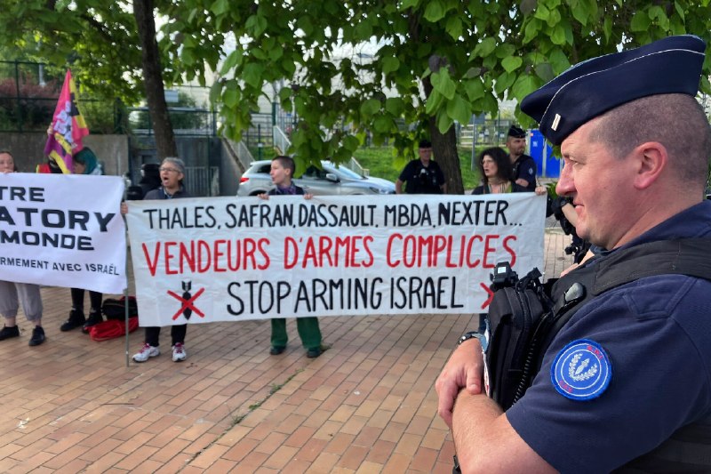 Defense Ministry halts arms purchases from France