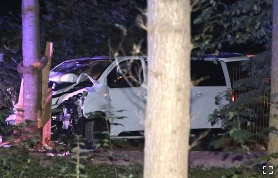 NOW - Car rams through crowd at Christopher Street Day (CSD) in Berlin, Bild reports. Major police operation underway.UPDATE - According to BILD information, the suspect allegedly left the vehicle with a bladed weapon and attacked people.UPDATE - The police say that 