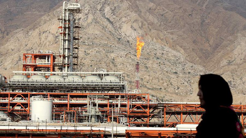 US mulls lifting oil sanctions on Iran