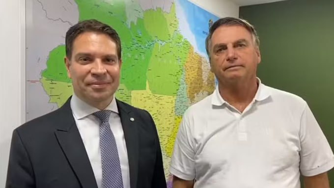 JUST IN - Brazilian media reports that ICE has arrested Brazil's former Intelligence Agency chief, Alexandre Ramagem Rodrigues, who fled Brazil to U.S. following ​his conviction ⁠for allegedly plotting ​a coup ​with ⁠former President Bolsonaro.@disclosetv