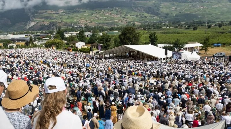 Members of traditionalist Catholic group in schism, excommunicated, Vatican says