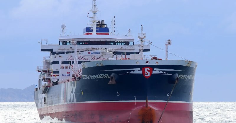 US tanker approached by Iranian gunboats in Strait of Hormuz