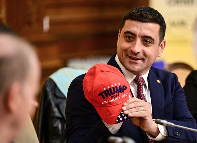 Romanian socialists and far right topple government