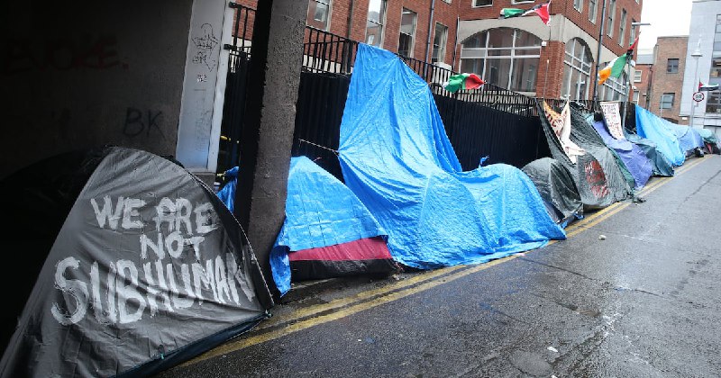 State must pay damages to two asylum seekers