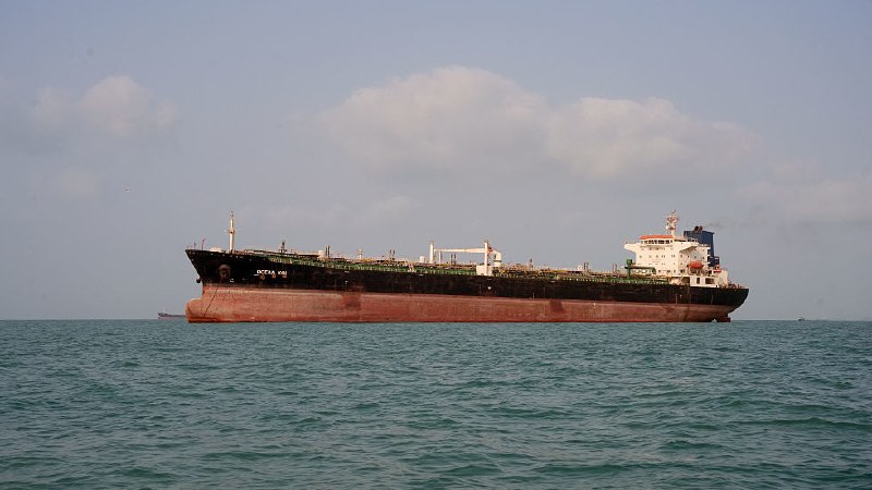 Iran vows 'not a single drop' of oil will leave Gulf if region complies with US plan